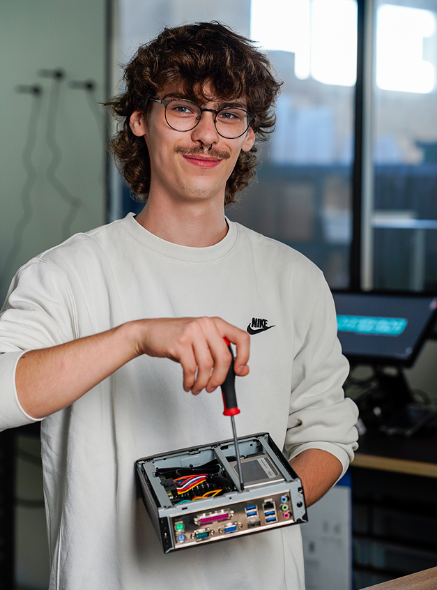 Leon Majehrke, Posvend Pay